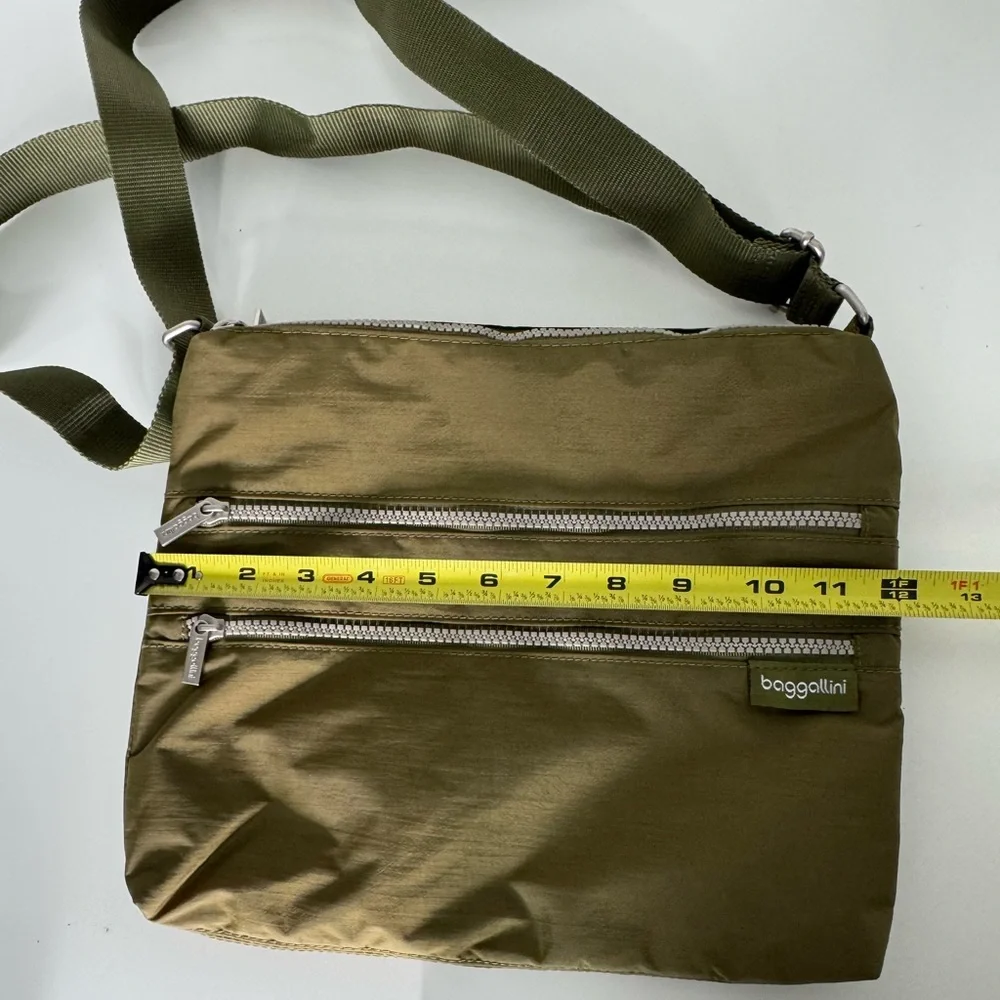 Baggallini 2-Zip Adjustable Crossbody Bag Green/Orange 11” x 9.5” x‎ 1” EXC COND